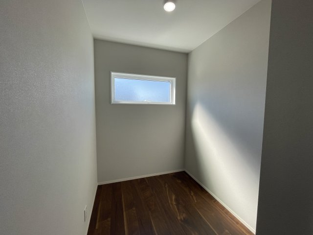 【ランドリースペース】 | 【新築分譲住宅　～Sumika～】　リリーフ柏木　☆全1棟☆ | 2階のホールでは室内で洗濯物を干すこともでき、悪天候や花粉症の時期でも安心です〇