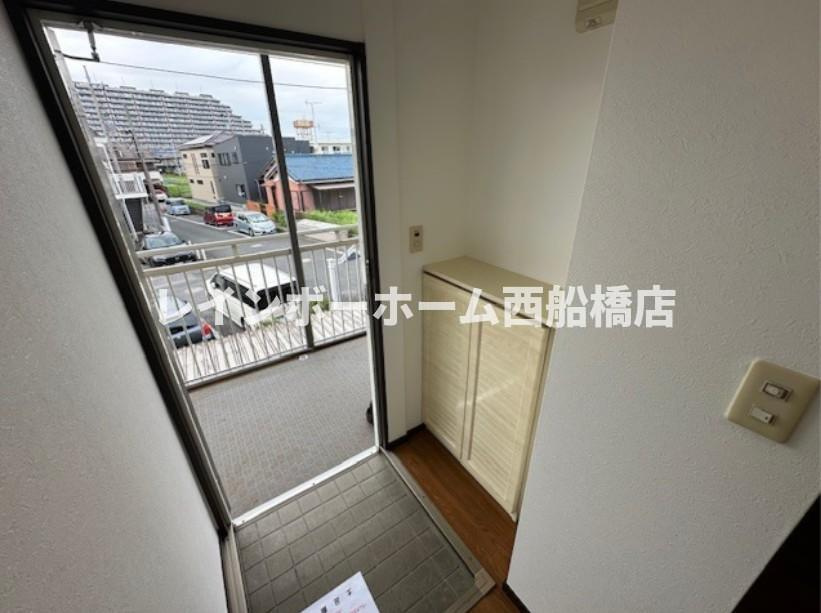 ビレッジサングランデB棟の玄関