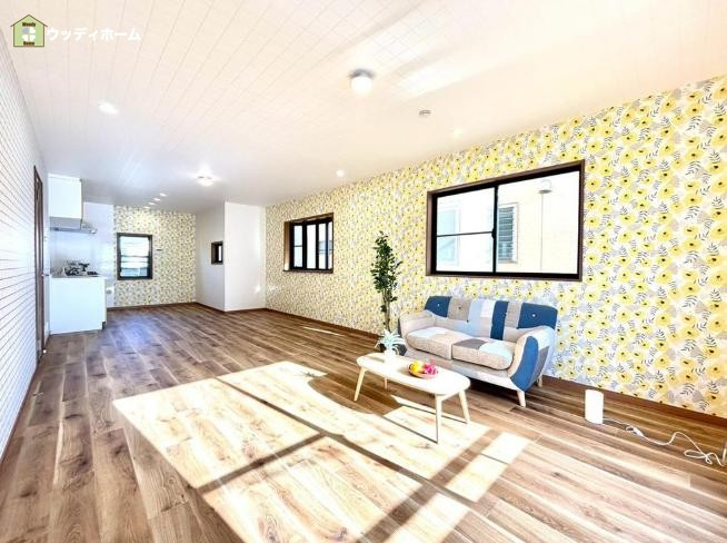 川口市前上町　中古一戸建ての居間・リビング