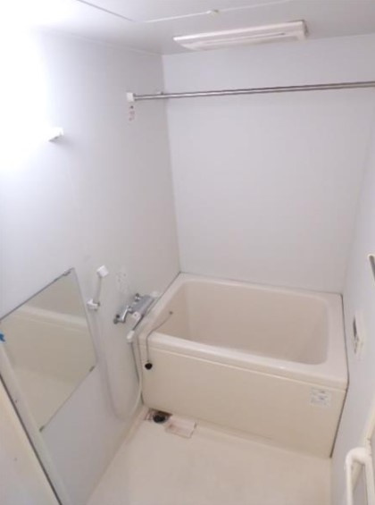 調布市小島町１丁目の賃貸マンションの浴室