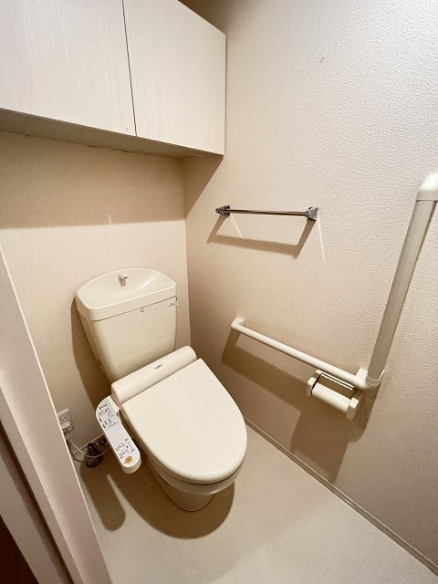 尼崎市武庫之荘２丁目のアパートのトイレ|清潔感のあるトイレです