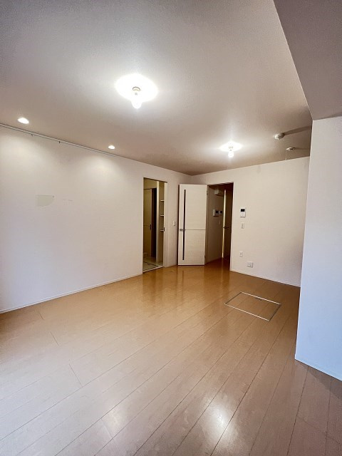 尼崎市武庫之荘２丁目のアパートの居間・リビング|こちらの居間で趣味の時間をお楽しみください