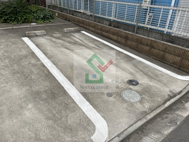 ノワイエ2の駐車場