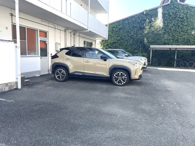 SRSTビルの駐車場