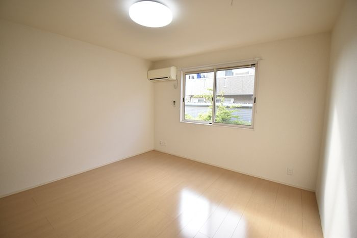 リビングタウン堀川町　B棟の洋室