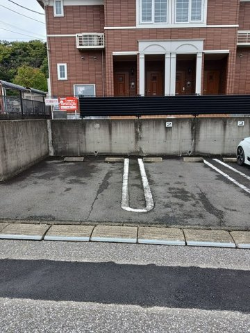 車をお持ちの方に嬉しい駐車場付きの物件です