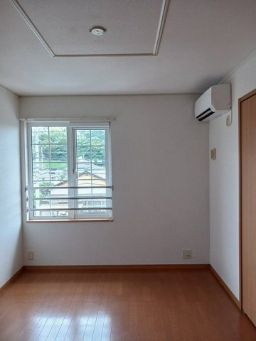 内装は落ち着いています