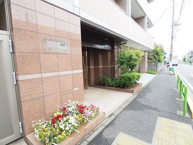 ベルフォンテ弦巻のエントランス