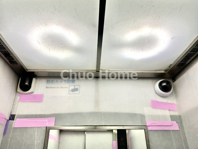 中銀新葛西マンシオンの防犯設備|【防犯カメラ】何かあった時の大事な証拠になることももちろんなりますが、防犯というくらいですので大事なのは防犯カメラがあることによって抑止力につながることですよね。