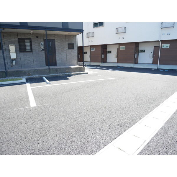 ピアニーフィールドDの駐車場