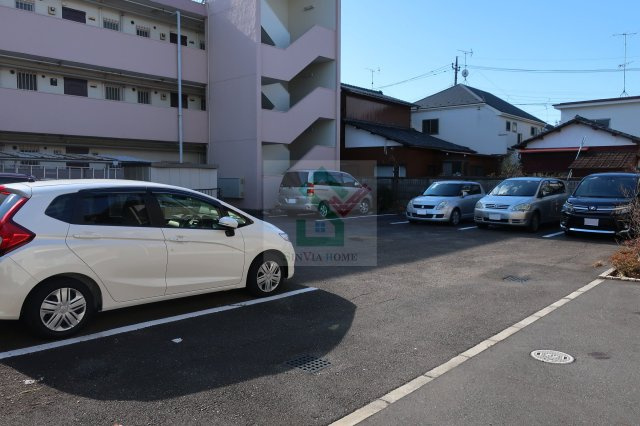 ヴィラリッチヒルの駐車場