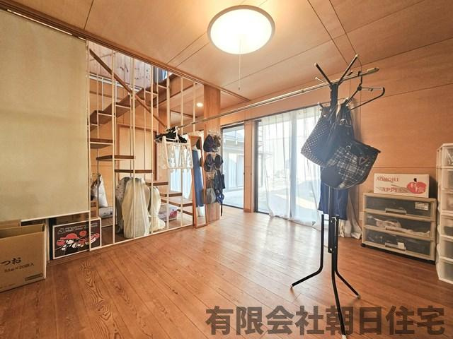 【洋室】 | 汐手が丘中古戸建 | 明るい洋室です