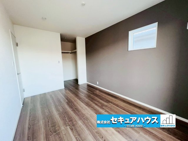 【未完成物件　同施工物件ご案内可能】知多市にしの台 全5棟 　の洋室|【洋室イメージ】家族一人ひとりの大切なプライベート空間。趣味に合わせて使って頂けるようシンプルに仕上げてあります。暮らし心地を大きく左右する収納を、適材適所に配置し使い勝手を考慮しました。　