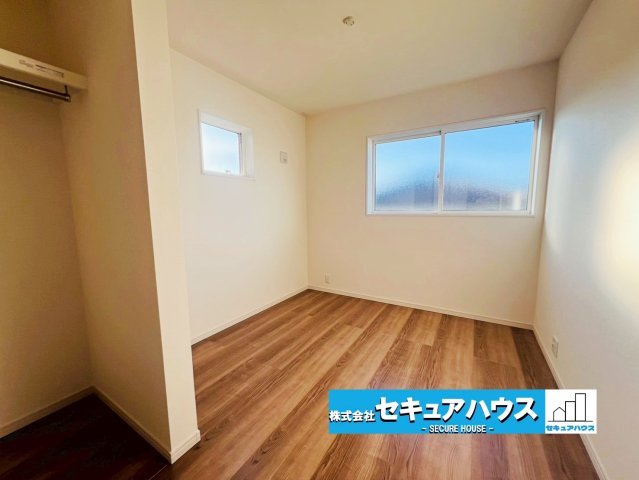 【未完成物件　同施工物件ご案内可能】知多市にしの台 全5棟 　の洋室|事前予約にて現地ご見学いただけます！お気軽にお問い合わせください♪
■株式会社　セキュアハウス■
住宅ローンに強く、知識、経験豊富なスタッフ在籍
お客様に寄り添い、ご成約後もサポート致します。