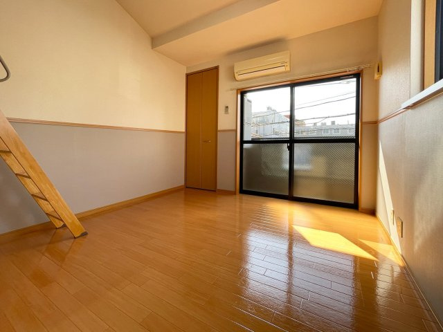 【居間・リビング】 | ピュア高宮弐番館 | 快適にお過ごしいただけるおすすめのお部屋です。