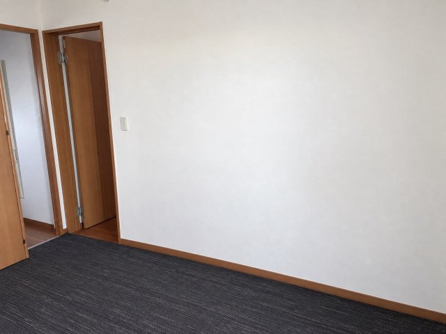 中古戸建の洋室|※生成AIによる加工画像です。家具・家電等を除去し、退去後のイメージを再現しています。実際の現況とは異なる場合があります。