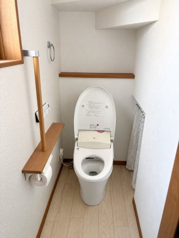 中古戸建のトイレ|※生成AIによる加工画像です。家具・家電等を除去し、退去後のイメージを再現しています。実際の現況とは異なる場合があります。