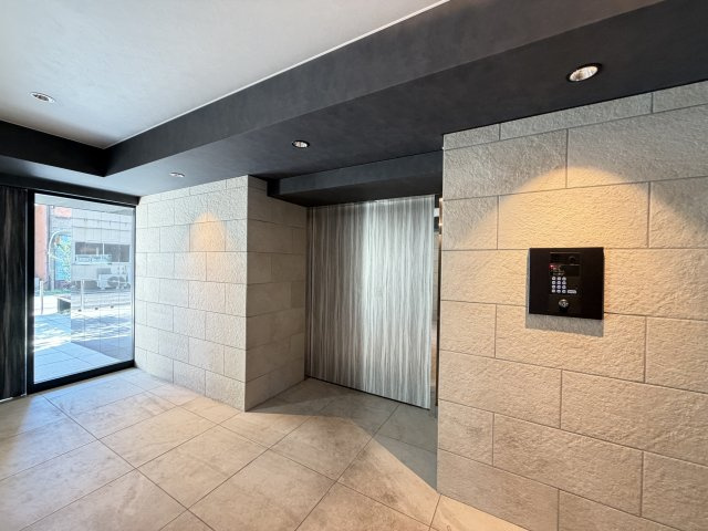 S-RESIDENCE松戸Iriseのエントランス