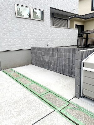 アスール　サウセの駐車場