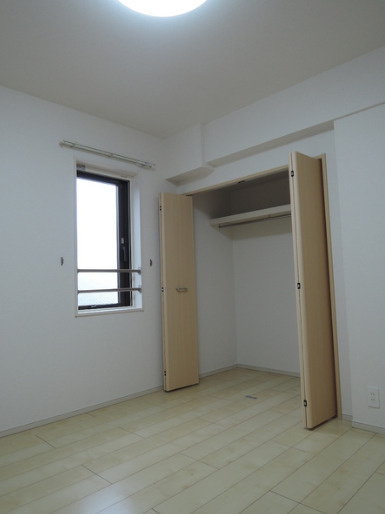 シャトーヴィオレの寝室|落ち着いて過ごせるお部屋なので、寝室にいかがでしょうか
