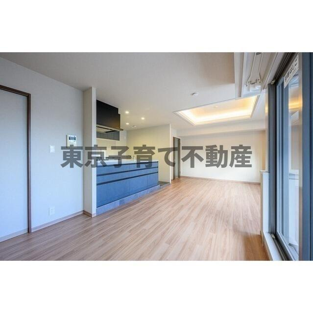 上野御徒町レジデンスの居間・リビング