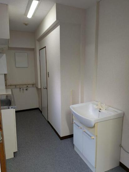 中央区日本橋本町１丁目の店舗事務所の独立洗面台