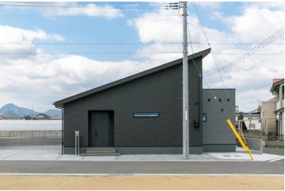 丸亀市柞原町　スッキリ片付く勾配天井の平屋