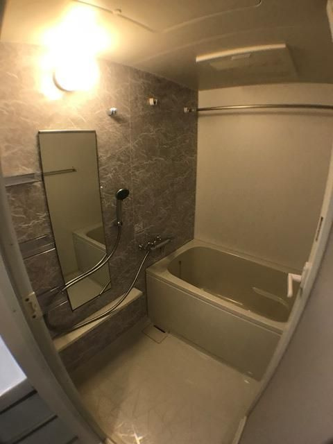 ボンニー元町の浴室