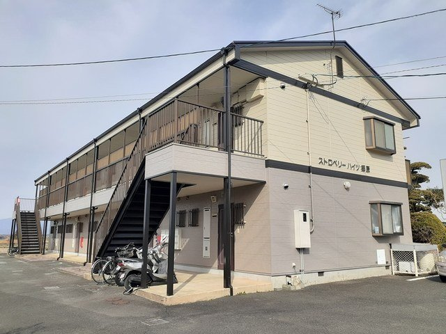 ストロベリーハイツ郷原の外観