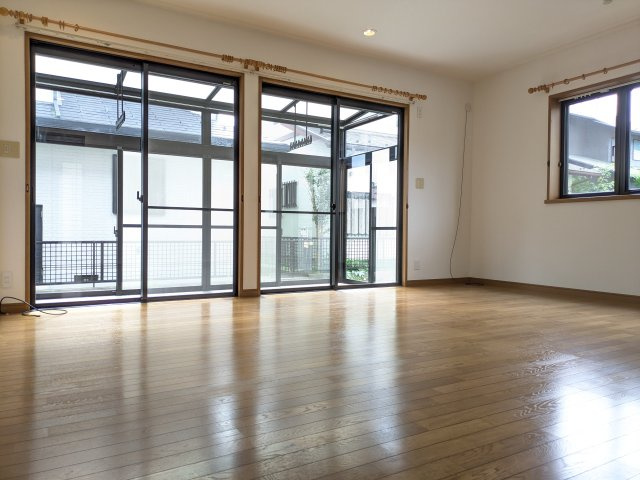 【居間・リビング】 | 大網白里市みどりが丘2丁目　中古戸建