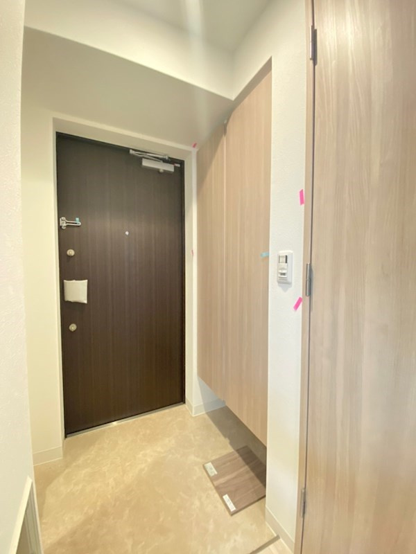 ワールドアイ難波南PORTAの玄関