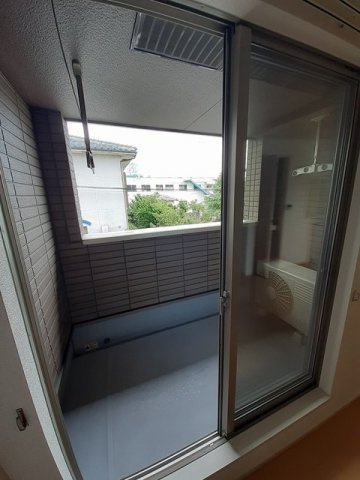 ジュネス一番館のバルコニー