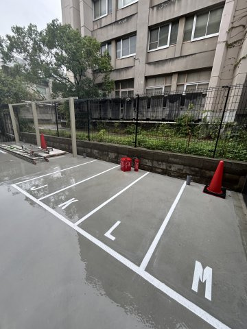ファーストフィオーレ神戸トランキーロの駐車場