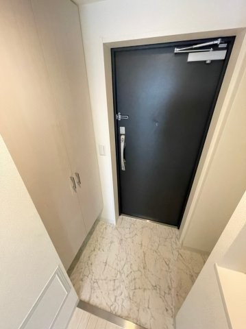 ファーストフィオーレ本町イーストの玄関