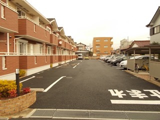 フィオーレ‧パラッツオＡの駐車場