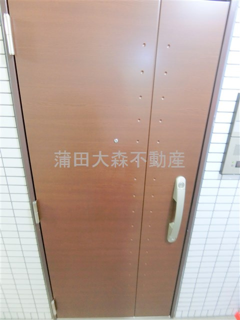スカイコート蒲田弐番館の玄関