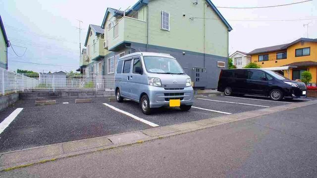 ホ－スブリッジの駐車場