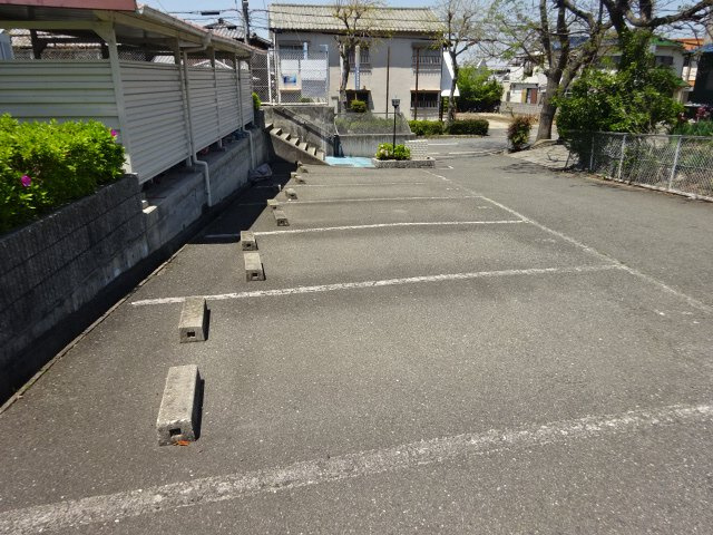サングリーン今井の駐車場