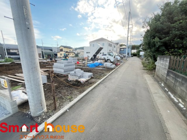 愛川町中津01期の前面道路含む現地写真