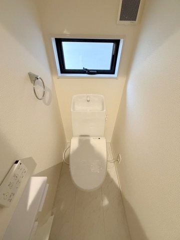 松伏町松伏　新築戸建　全9棟　2号棟のトイレ|1階のトイレです