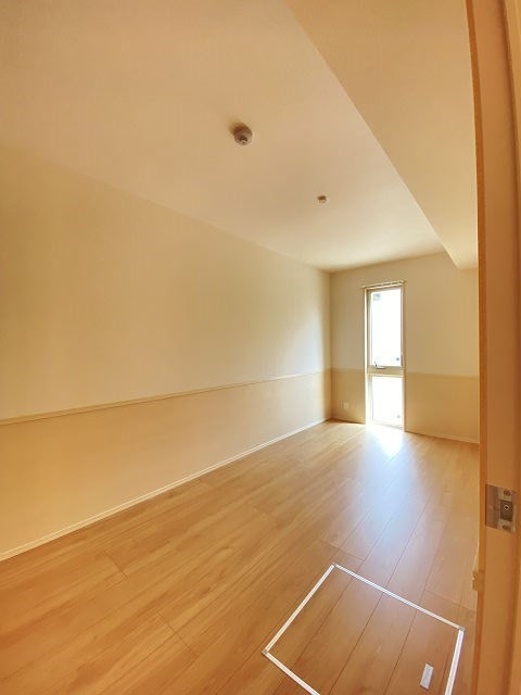 尼崎市三反田町３丁目のアパートの居間・リビング|こちらのリビングで趣味の時間をお楽しみください