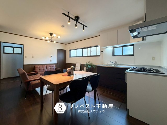 東大阪市吉松2丁目の居間・リビング|約12帖のLDK。和室が隣接しているのが魅力的♪

