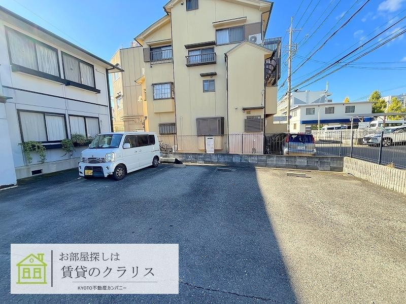 ユアハイツの駐車場