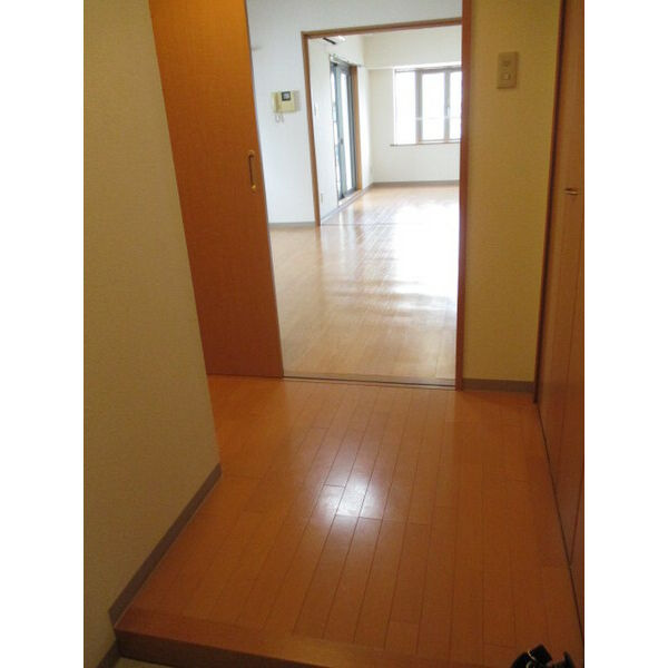 名古屋市東区東片端町の賃貸マンションの玄関