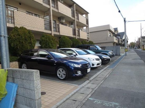 エトアール甲子園口の駐車場