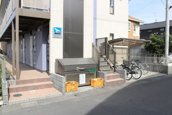 フローラ八潮のエントランス