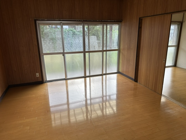 山川町貸家の居間・リビング|ゆったり過ごせるリビングです