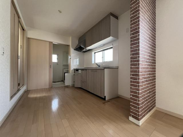 江端町　中古一戸建ての居間・リビング|LDK10.5帖
■物件内覧・資金計画相談・住宅ローン相談、リフォーム相談、お問合せ受付中■
※当日・翌日のご内覧、ご相談はお電話でのお問合せがスムーズです！