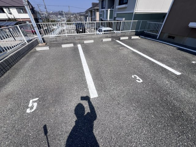 サザン五葉A棟の駐車場