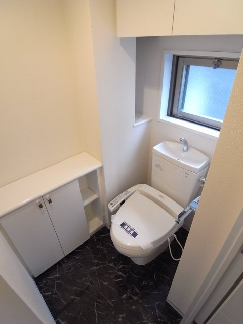 ディ・レジデンセス銀座東のトイレ|コンパクトで使いやすいトイレです